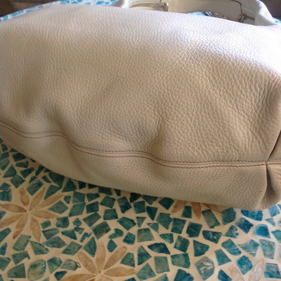 - Never used large Gucci hobo - Picture 6 of 14